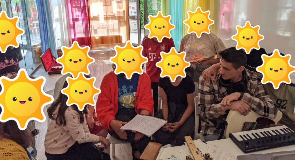 ANALOG VS DIGITAL – Kinder_beim_Song_schreiben